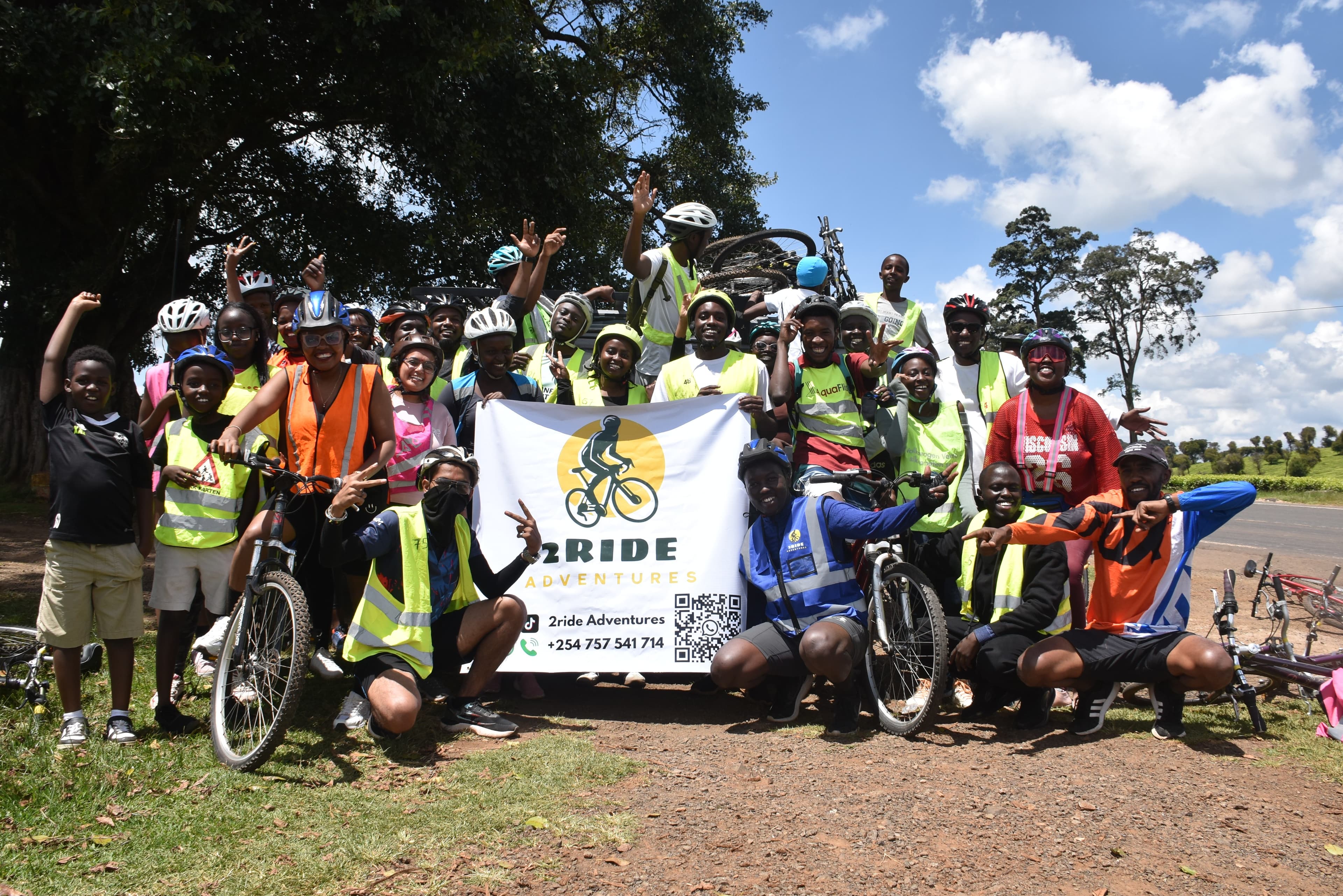 2Ride community cyclists riding together